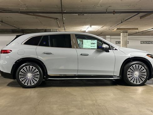 New 2025 Mercedes-Benz Maybach EQS 680 4MATIC image 7