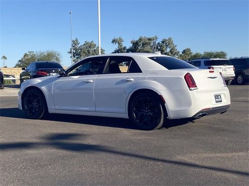 Used 2022 Chrysler 300 Touring w/ Sport Appearance Package image 28