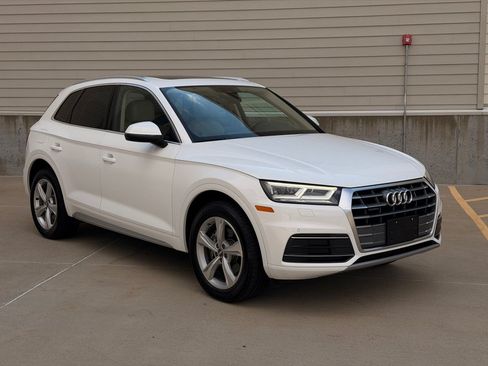 Used 2020 Audi Q5 2.0T Premium Plus w/ Premium Plus Package AWD/4WD image 1