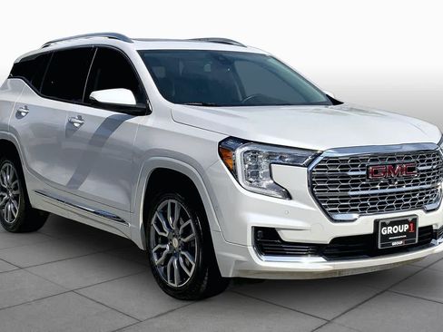 Used 2024 GMC Terrain Denali w/ Denali Premium Package AWD/4WD image 3