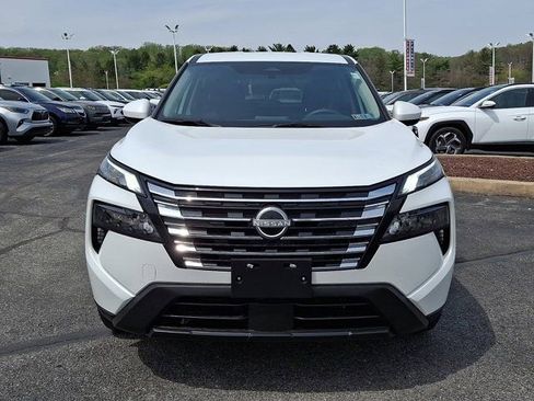 Used 2025 Nissan Rogue SV FWD image 2