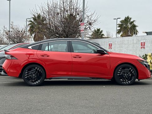 New 2026 Nissan Sentra SR w/ Floor Mat Package image 3