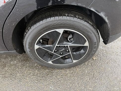 Certified 2025 Kia Soul EX image 12