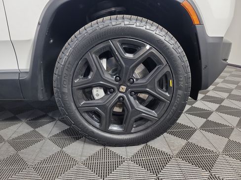Used 2024 Rivian R1T Adventure AWD/4WD image 11
