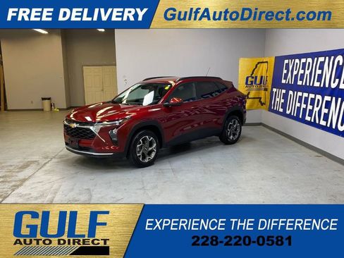 Used 2025 Chevrolet Trax LT w/ LT Convenience Package FWD image 5