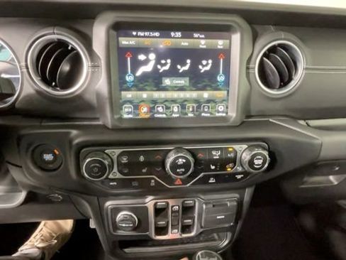 Used 2023 Jeep Wrangler Unlimited Sahara w/ Cold Weather Group AWD/4WD image 31