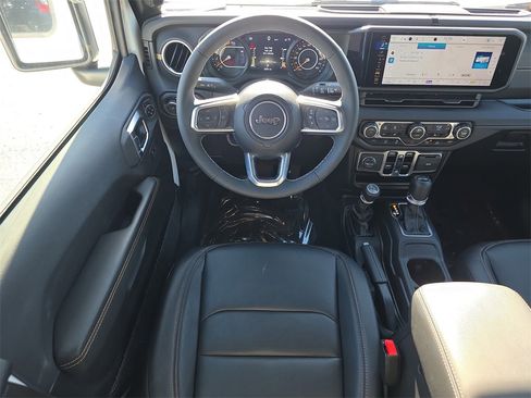 Used 2025 Jeep Wrangler Sahara w/ Safety Group image 15