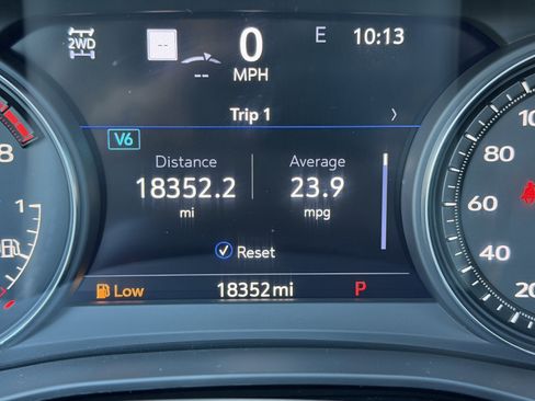 Used 2024 Cadillac XT5 Premium Luxury w/ Technology Package AWD/4WD image 17