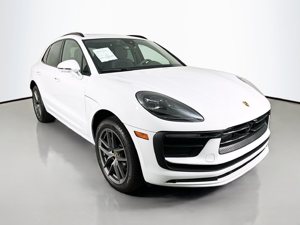 Certified 2025 Porsche Macan AWD/4WD image 7