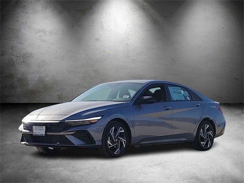New 2025 Hyundai Elantra Sport FWD image 5