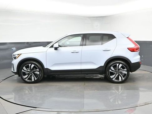 Used 2025 Volvo XC40 B5 Plus AWD/4WD image 6