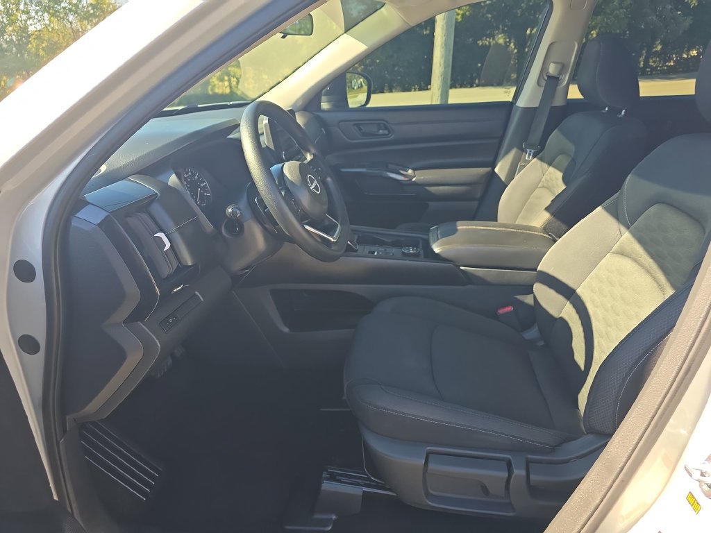 Used 2023 Nissan Pathfinder S AWD/4WD image 24