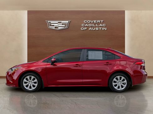 Used 2025 Toyota Corolla LE FWD image 2