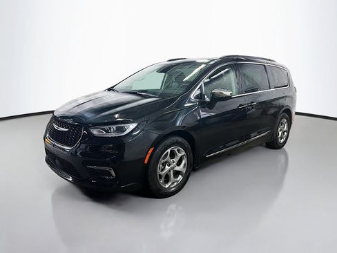 Used 2023 Chrysler Pacifica Limited FWD image 5