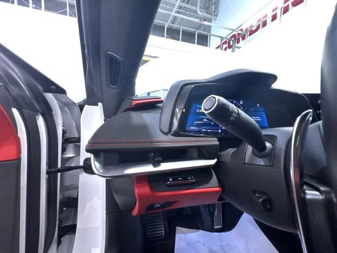 Used 2021 Chevrolet Corvette Stingray Premium Cpe w/ Z51 Performance Package image 16