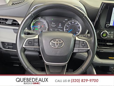 Used 2023 Toyota Highlander XLE FWD image 13