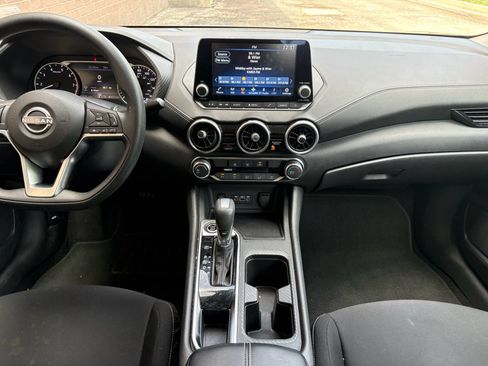 Used 2024 Nissan Sentra SV FWD image 10