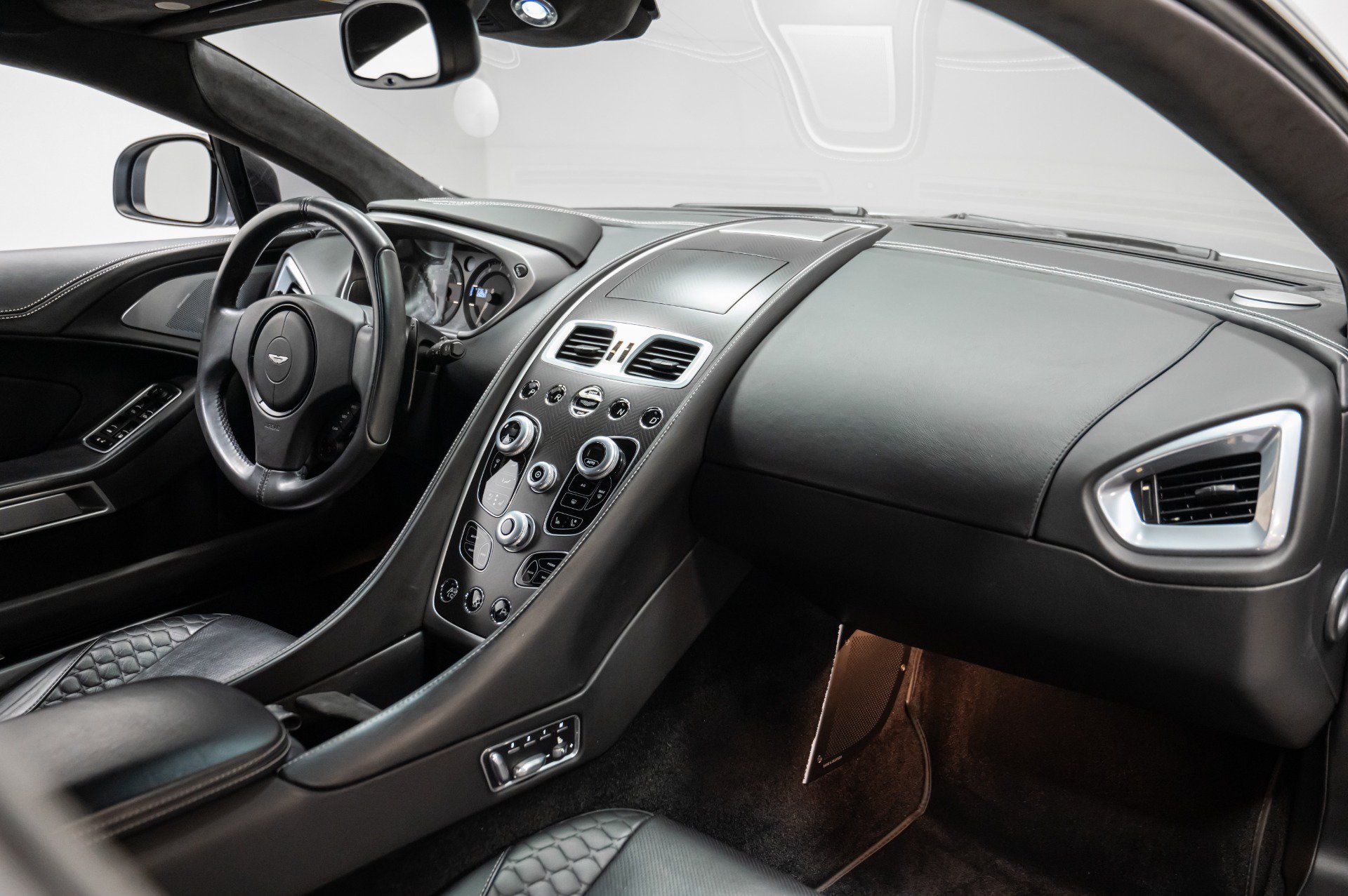 Used 2014 Aston Martin Vanquish Coupe RWD image 40