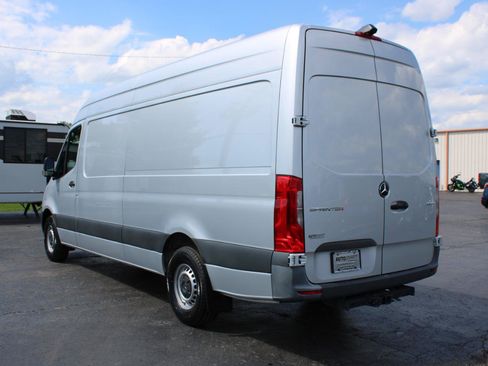Used 2023 Mercedes-Benz Sprinter 2500 image 12
