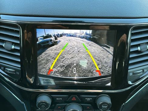 Used 2019 Jeep Grand Cherokee Limited w/ Luxury Group II image 31