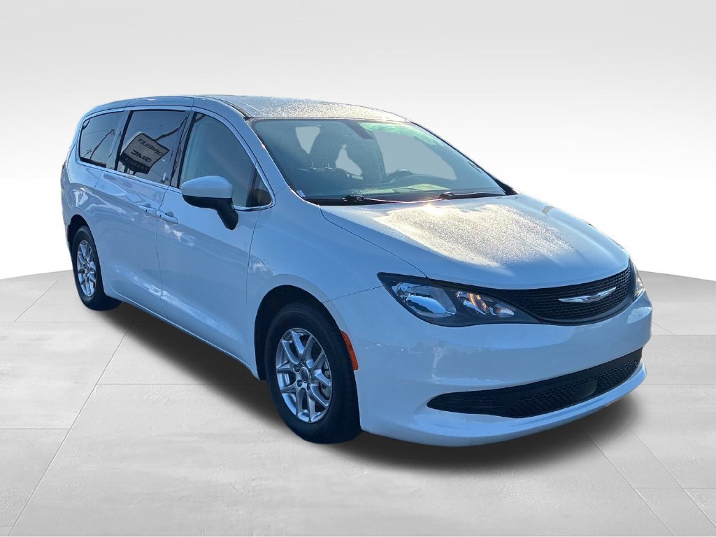 Used 2022 Chrysler Voyager LX FWD image 7