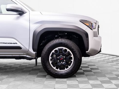 Used 2024 Toyota Tacoma TRD Off-Road AWD/4WD image 30