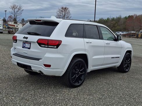 Used 2022 Jeep Grand Cherokee Laredo X image 12