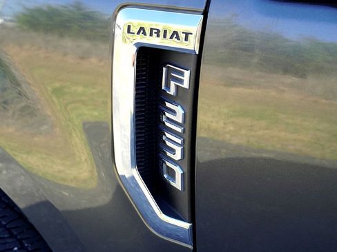 Used 2019 Ford F250 Lariat w/ Lariat Value Package image 12