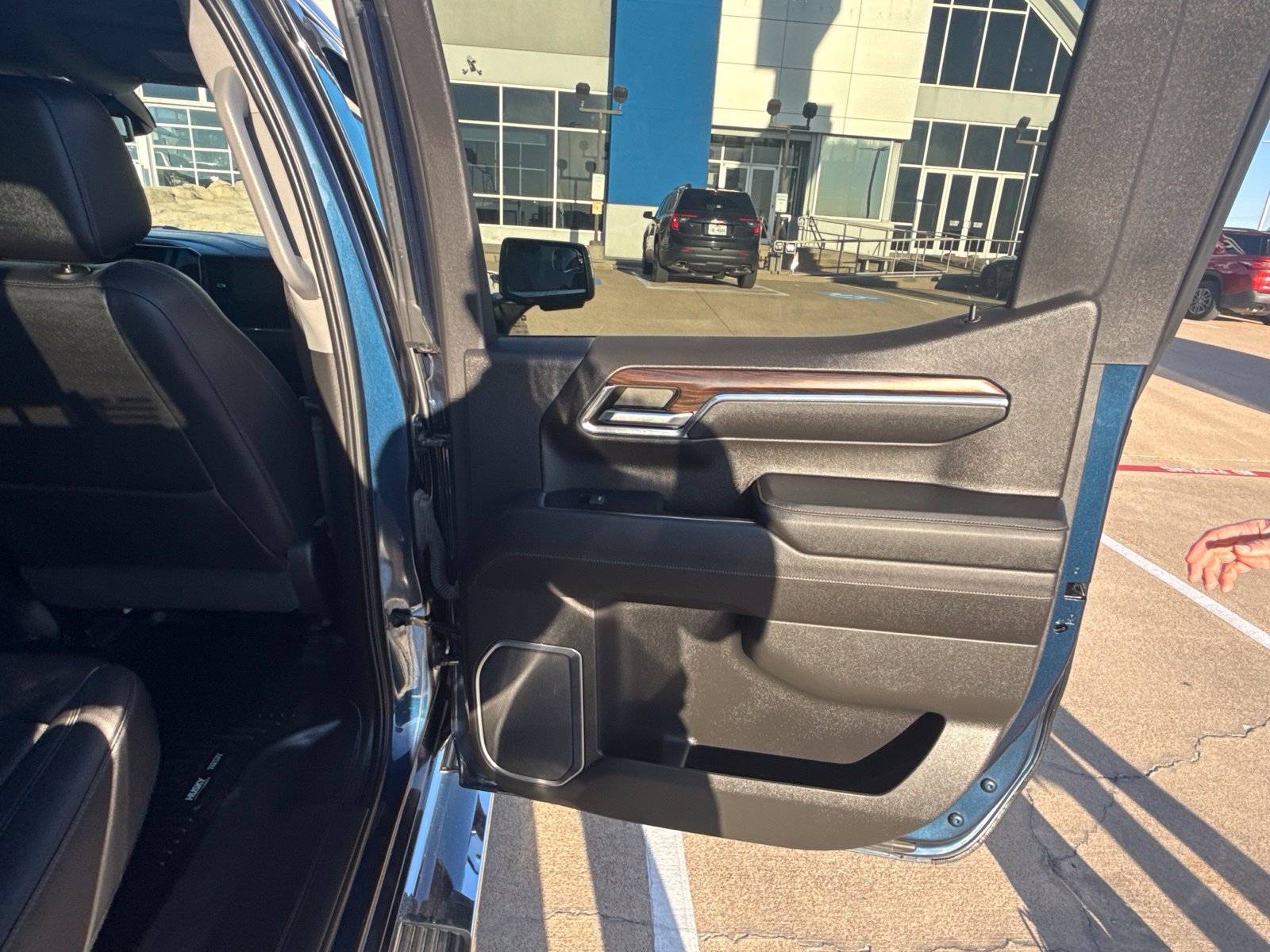 Used 2023 GMC Sierra 1500 SLT AWD/4WD image 22