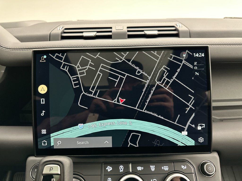 Used 2026 Land Rover Defender 130 X-Dynamic SE AWD/4WD image 30