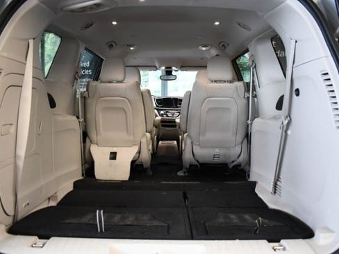 Used 2017 Chrysler Pacifica Touring Plus FWD image 16
