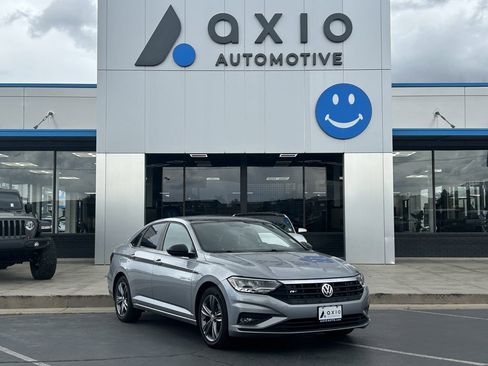 Used 2021 Volkswagen Jetta R-Line w/ R-Line Cold Weather Package FWD image 1