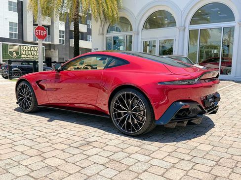 Used 2023 Aston Martin V8 Vantage Coupe RWD image 16