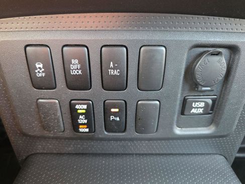 Used 2014 Toyota FJ Cruiser 4WD image 26