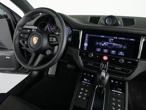 Certified 2026 Porsche Macan AWD/4WD image 30