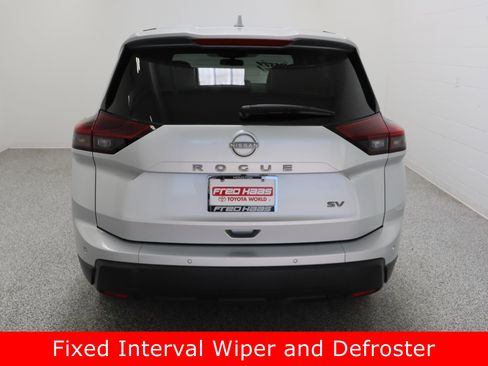 Used 2024 Nissan Rogue SV image 8