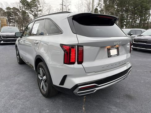 Used 2022 Kia Sorento EX w/ Panoramic Sunroof Package image 5
