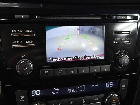 Used 2016 Nissan Rogue SV image 21