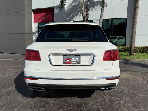 Used 2020 Bentley Bentayga image 17