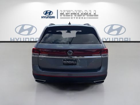 Used 2024 Volkswagen Atlas SE w/ Panoramic Sunroof Package FWD image 5