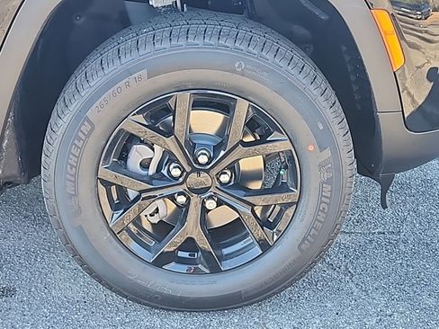 New 2025 Jeep Grand Cherokee Altitude image 24