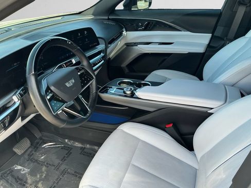 Used 2024 Cadillac Lyriq Luxury RWD image 9