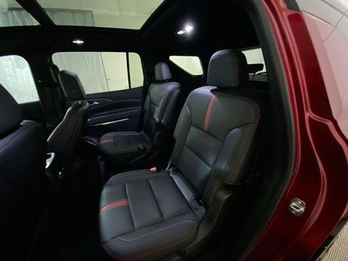 Used 2024 Chevrolet Traverse RS image 3