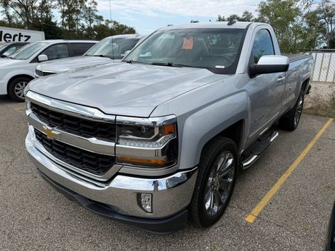 Used 2017 Chevrolet Silverado 1500 LT w/ LT Convenience Package AWD/4WD image 4