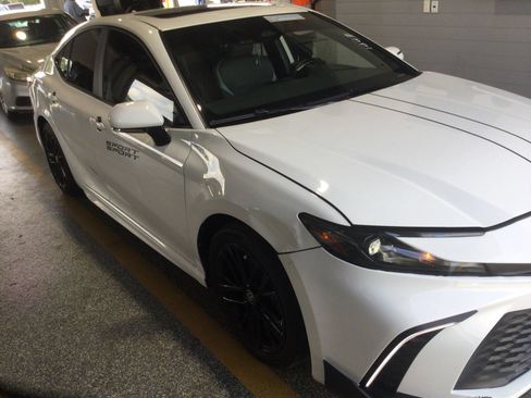 Used 2025 Toyota Camry SE w/ Convenience Package FWD image 5