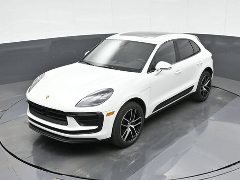 Certified 2023 Porsche Macan AWD/4WD image 26