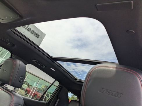 Used 2024 Chevrolet Traverse RS image 26