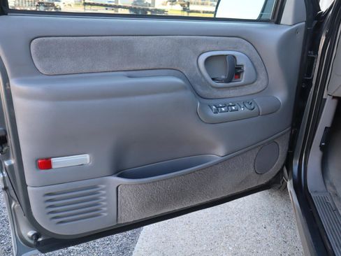 Used 1999 Chevrolet Suburban 2WD w/ Preferred Equipment Group 3 image 16