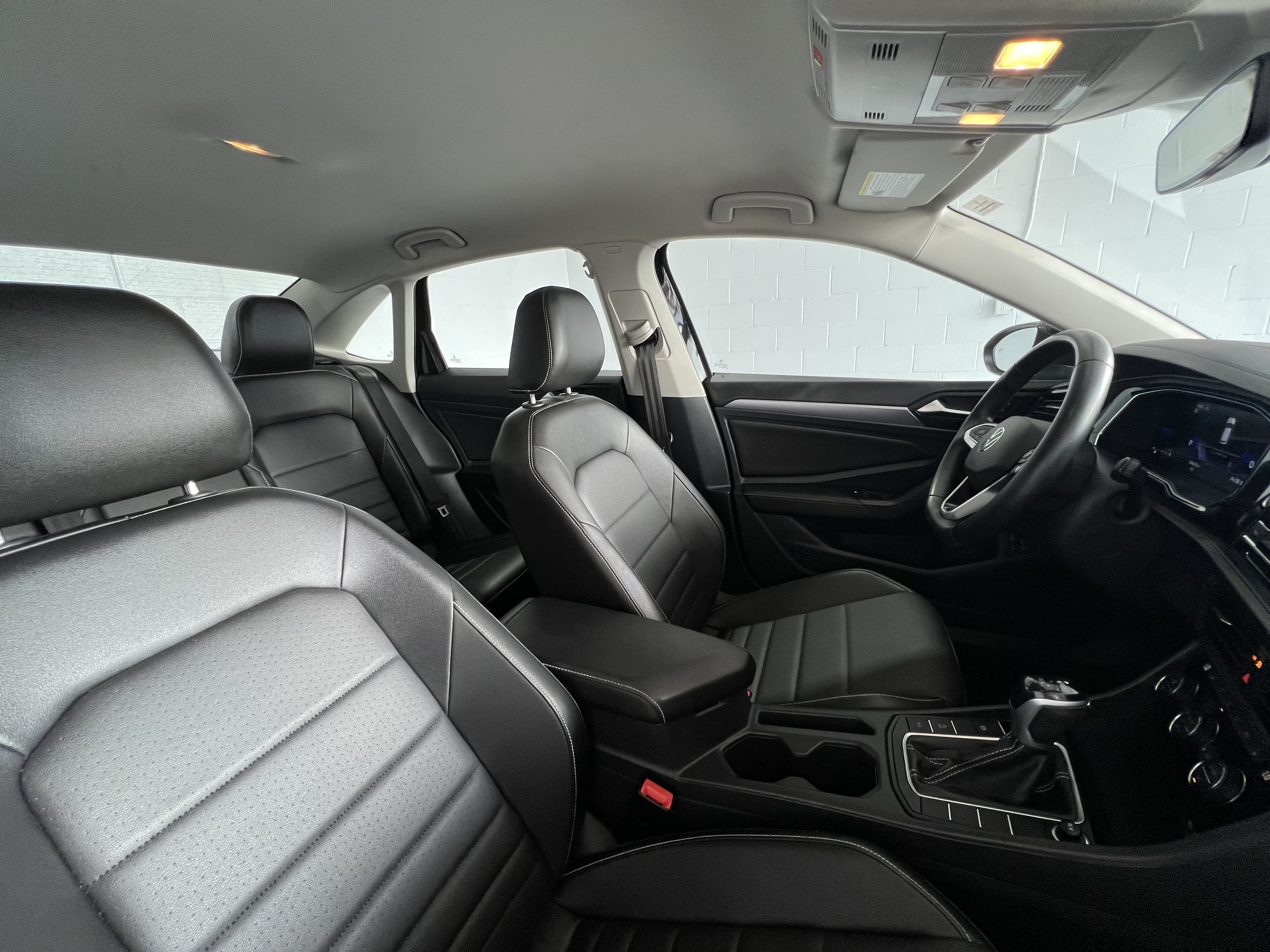 Used 2024 Volkswagen Jetta SE FWD image 23