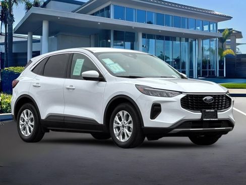Used 2024 Ford Escape Active w/ Tech Pack #2 FWD image 2